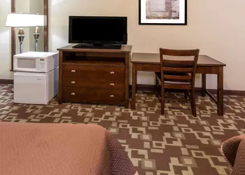 Travelodge by Wyndham Newport hotel thumbnail 3