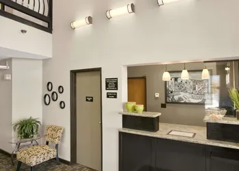 Super 8 by Wyndham Strafford/Springfield Area hotel thumbnail 3