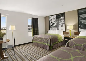 Super 8 by Wyndham Strafford/Springfield Area hotel thumbnail 8