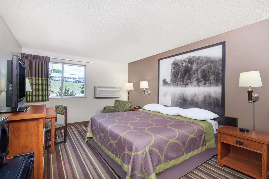Super 8 by Wyndham Richlands/Claypool Hill Area hotel detail image 6