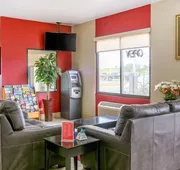 Econo Lodge Shorewood hotel detail image 4
