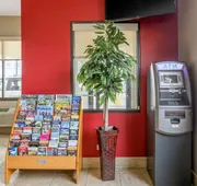 Econo Lodge Shorewood hotel detail image 5