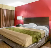 Econo Lodge Shorewood hotel detail image 7