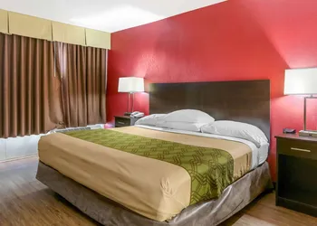 Econo Lodge Shorewood hotel thumbnail 7