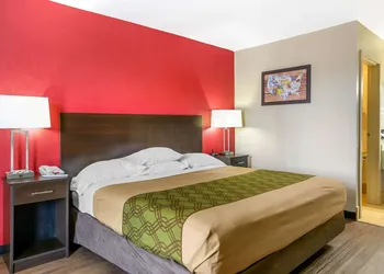 Econo Lodge Shorewood hotel thumbnail 8