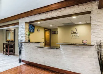 Quality Inn & Suites Winfield hotel thumbnail 4