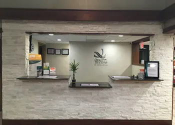 Quality Inn & Suites Winfield hotel thumbnail 6