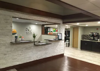 Quality Inn & Suites Winfield hotel thumbnail 7