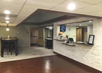 Quality Inn & Suites Winfield hotel thumbnail 8