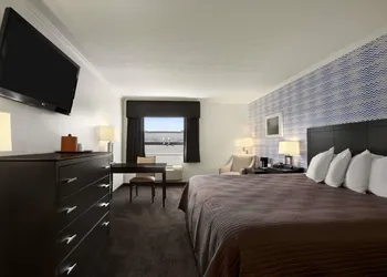 Travelodge by Wyndham Hubbard OH hotel thumbnail 5