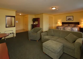 Big Lake Inn hotel thumbnail 7