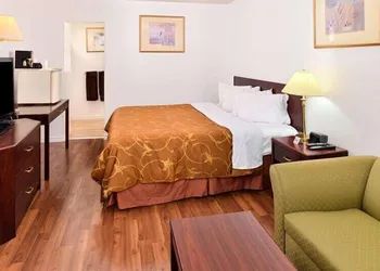 Motel 8 hotel thumbnail 4