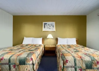 Knights Inn Kincardine hotel thumbnail 5