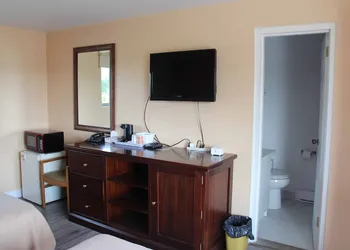 Knights Inn Kincardine hotel thumbnail 8