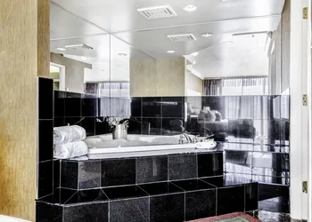 Executive Suites Hotel Metro Vancouver hotel thumbnail 4