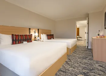 Executive Suites Hotel Metro Vancouver hotel thumbnail 8