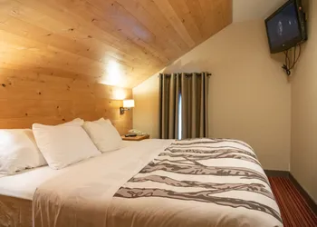 Banff Rocky Mountain Resort hotel thumbnail 8