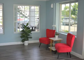 Signature Anaheim Maingate hotel thumbnail 3