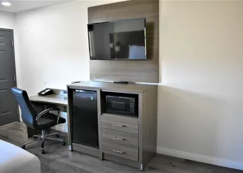 Signature Anaheim Maingate hotel thumbnail 6