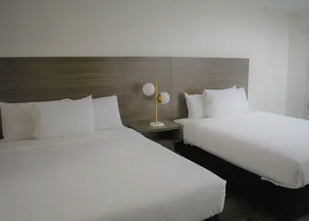 Signature Anaheim Maingate hotel thumbnail 7