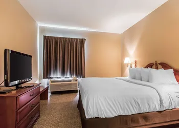 Quality Suites New Iberia hotel thumbnail 5
