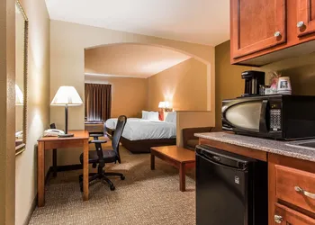Quality Suites New Iberia hotel thumbnail 8