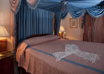 Monmouth Historic Inns and Gardens hotel thumbnail 4