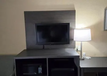 Days Inn by Wyndham Charlotte Northlake hotel thumbnail 7