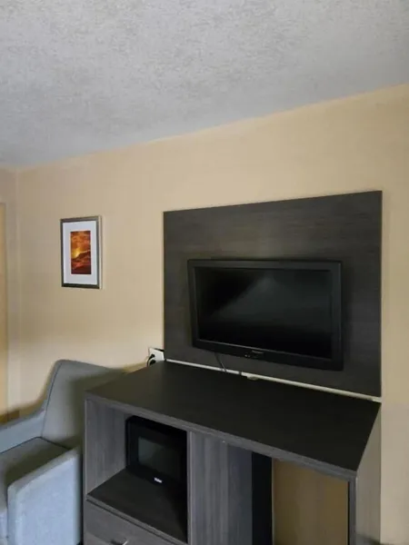 Days Inn by Wyndham Charlotte Northlake hotel detail image 6