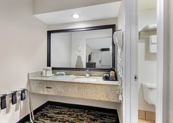Quality Inn & Suites Easley - Greenville hotel thumbnail 6