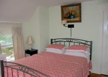 The Harbor House Bed & Breakfast hotel thumbnail 3