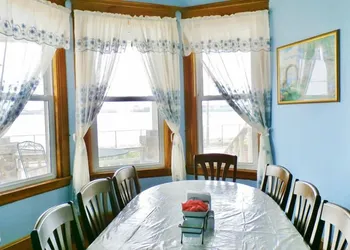 The Harbor House Bed & Breakfast hotel thumbnail 8