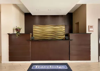 Travelodge by Wyndham Weyburn hotel thumbnail 2