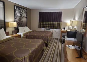 Super 8 by Wyndham Blue Earth hotel thumbnail 6