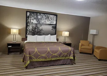 Super 8 by Wyndham Blue Earth hotel thumbnail 7