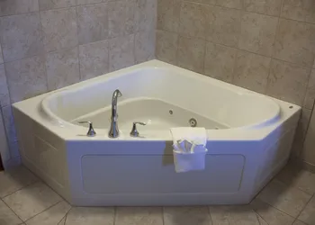 Holiday Inn Express & Suites Youngstown West - Austintown by IHG hotel thumbnail 4