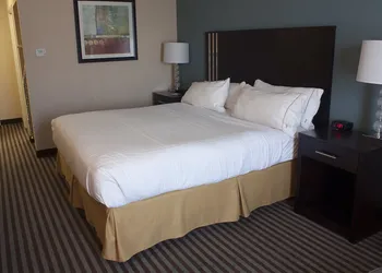 Holiday Inn Express & Suites Youngstown West - Austintown by IHG hotel thumbnail 5