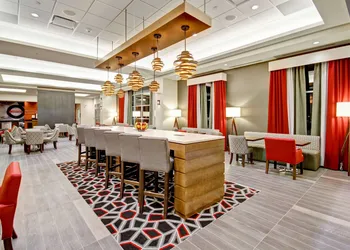 Hampton Inn & Suites by Hilton Medicine Hat hotel thumbnail 2