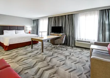 Hampton Inn & Suites by Hilton Medicine Hat hotel thumbnail 5