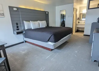High Desert Inn hotel thumbnail 7