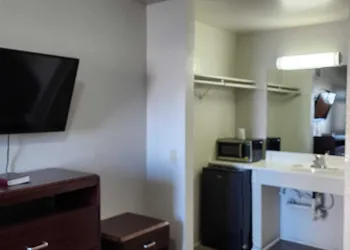 Economy Inn Victorville hotel thumbnail 4