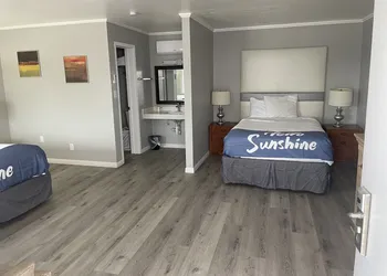 Sunglow Hotel hotel thumbnail 2
