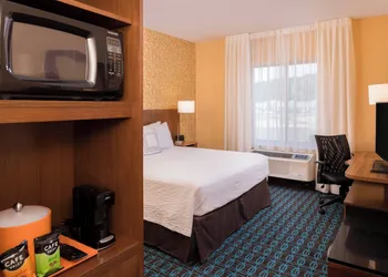 Fairfield Inn & Suites by Marriott Huntington hotel thumbnail 4