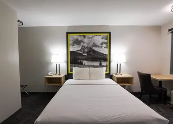 Super 8 by Wyndham Clearwater BC hotel thumbnail 8