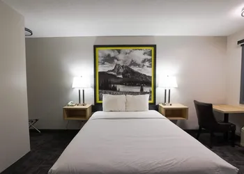 Super 8 by Wyndham Clearwater BC hotel thumbnail 8