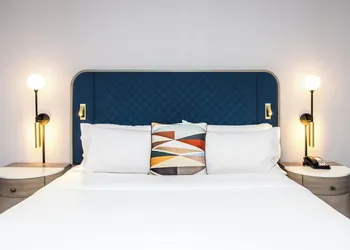 voco The Clair Cincinnati Downtown by IHG hotel thumbnail 3