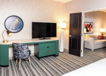 voco The Clair Cincinnati Downtown by IHG hotel thumbnail 8