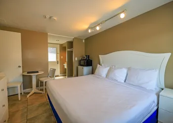 The White Sands Oceanfront Resort & Spa hotel thumbnail 5