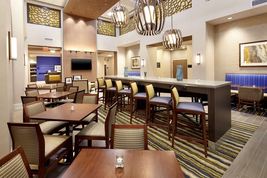 Hampton Inn & Suites Pittsburgh Airport South–Settlers Ridge hotel detail image 2