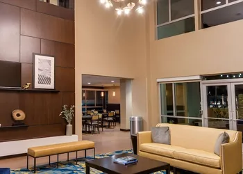 Hampton Inn & Suites Los Angeles - Glendale hotel thumbnail 5